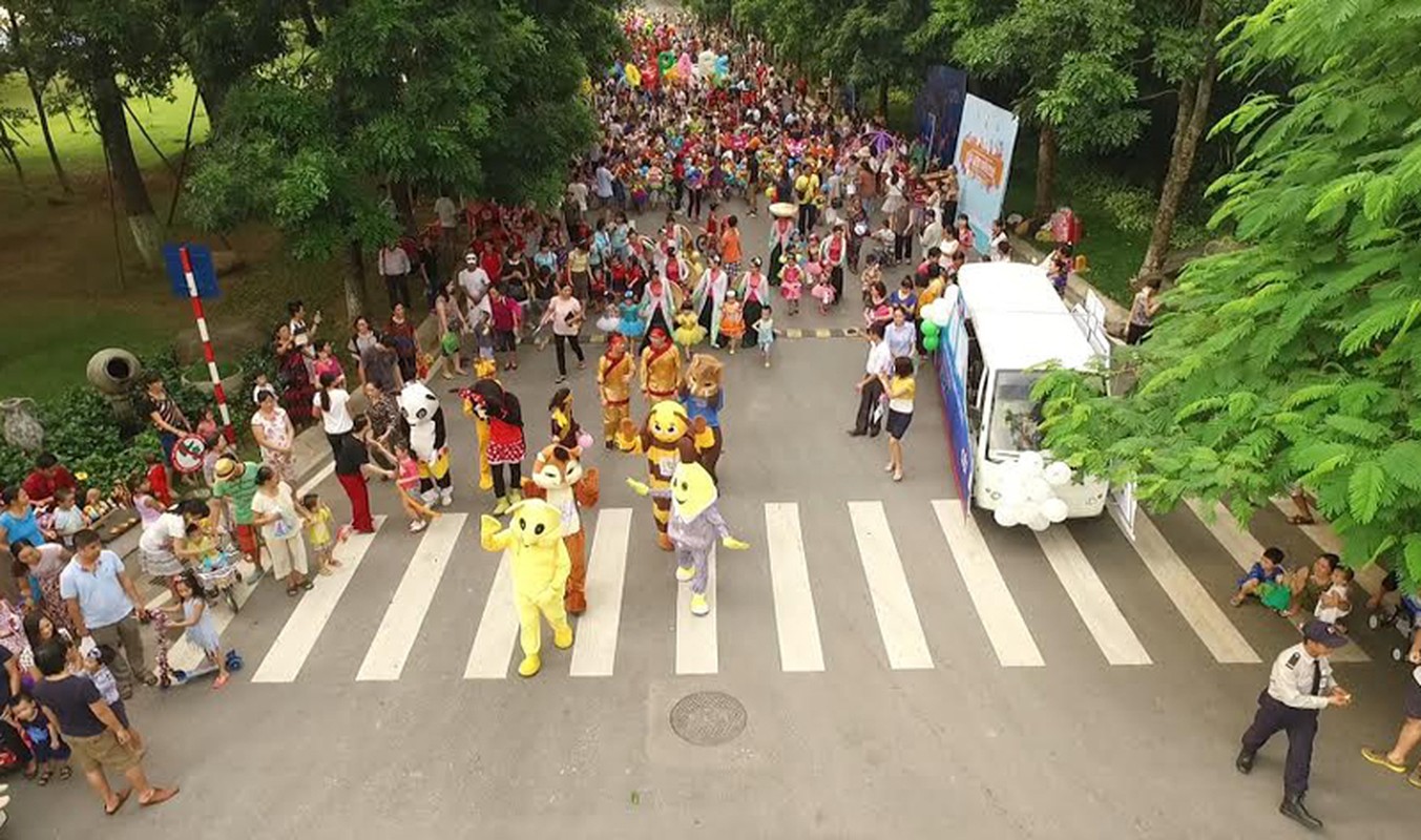 Thich thu ngam hang tram em nho tham gia le hoi duong pho HN-Hinh-16